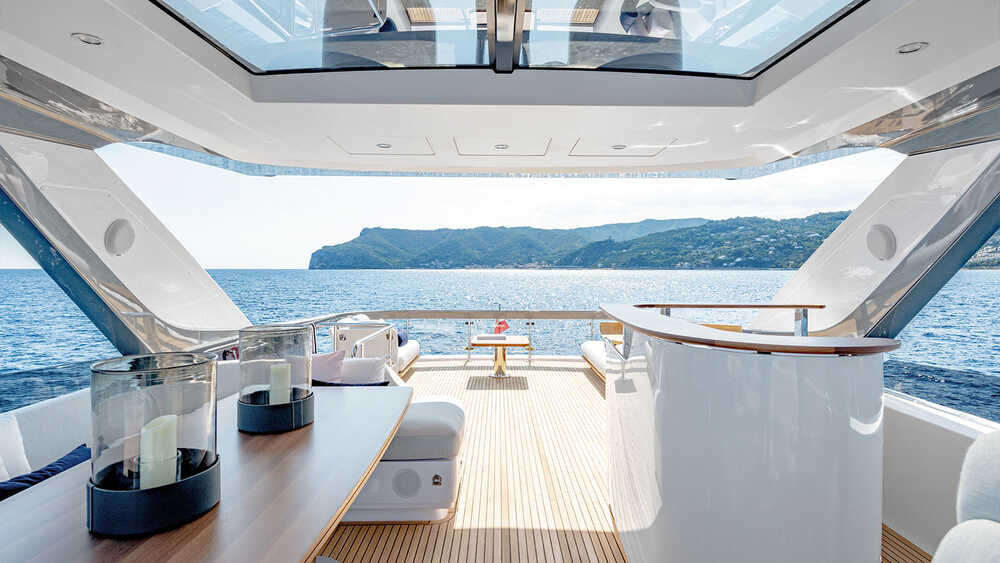 Bar on flybridge