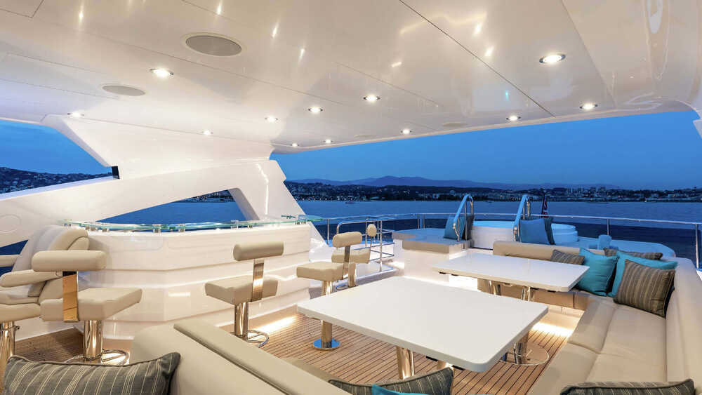 Dining area and bar on sundeck