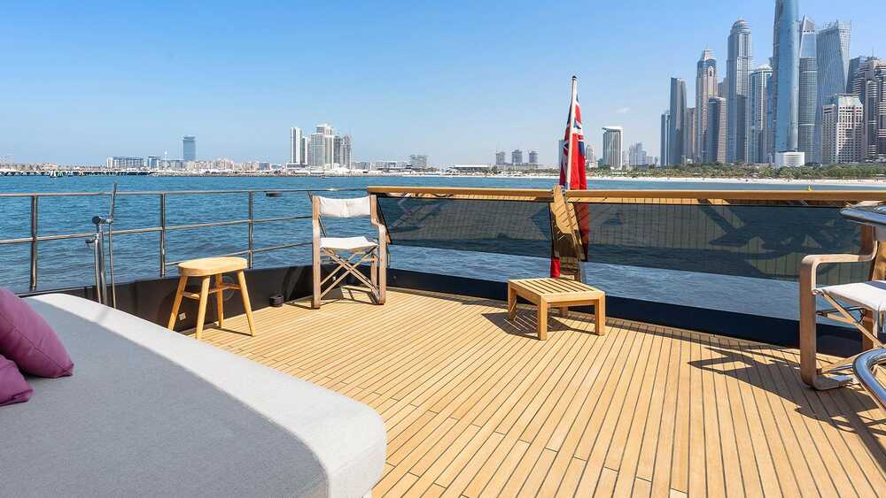 Aft flybridge