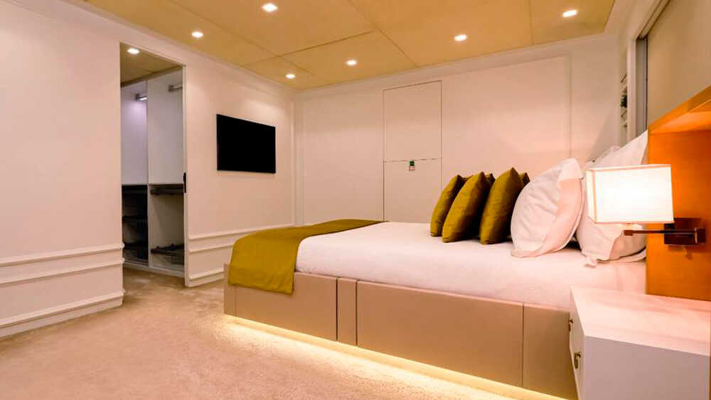 Double cabin
