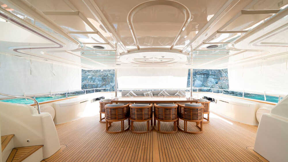 Aft deck dining