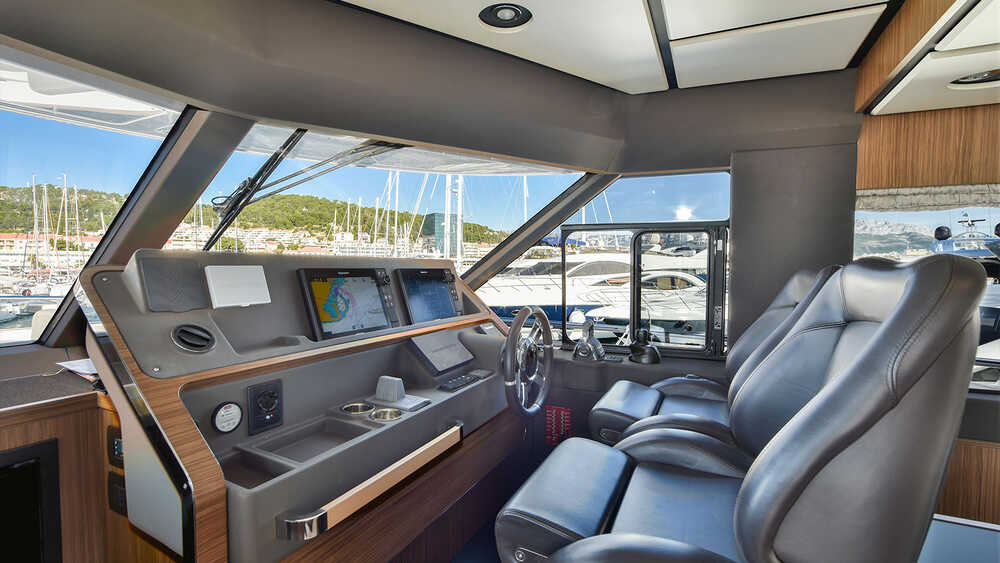 Main helm station