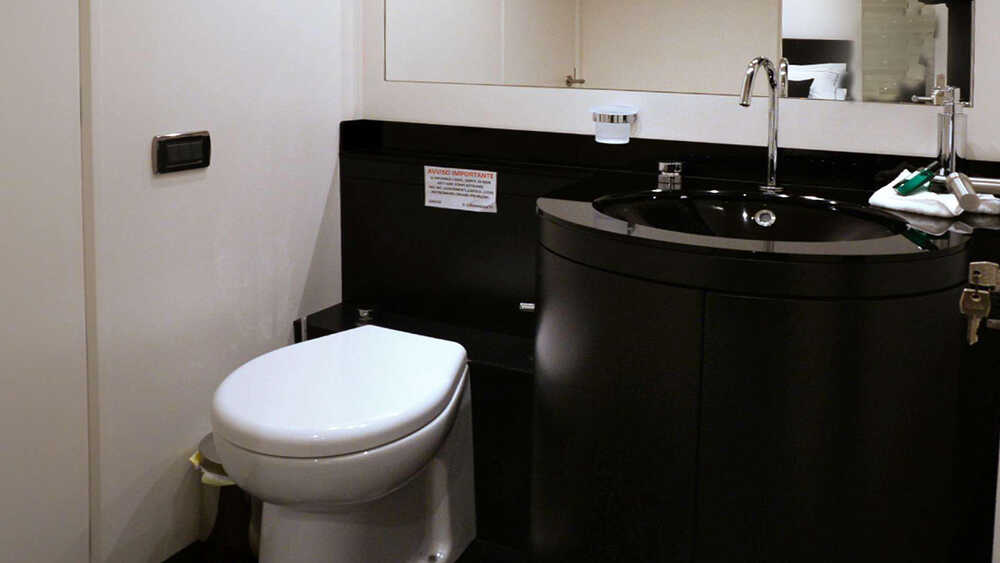 Guest twin cabin bathroom
