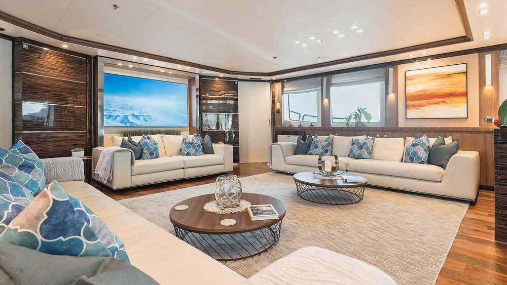 Main deck salon