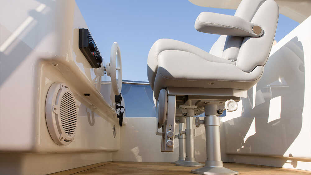 Helm station on flybridge