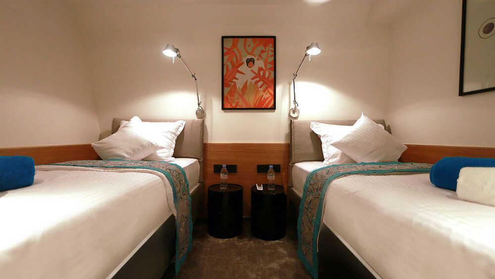 Guest cabin