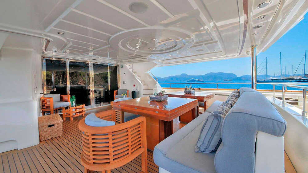 Aft deck dining