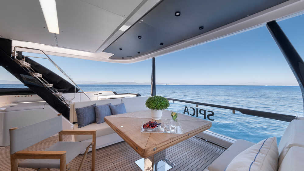 Cockpit dining