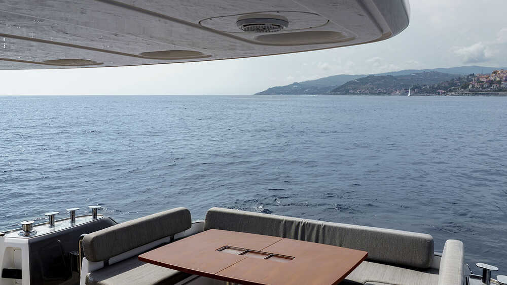 Dining area on cockpit