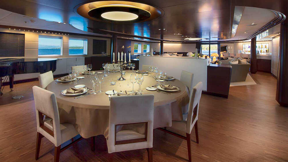 Salon dining