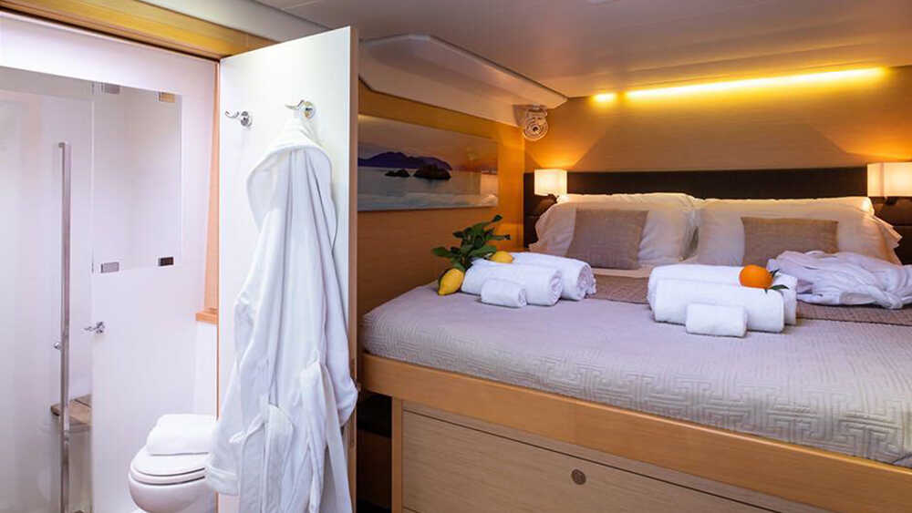 Bow-left cabin