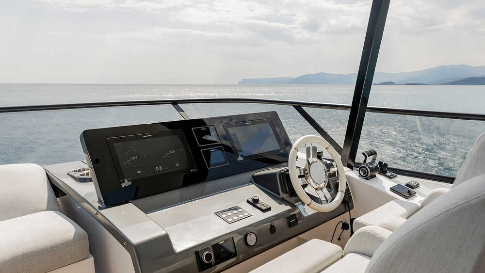 Helm station on flybridge