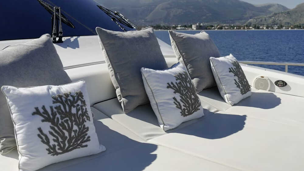 Lounge area in the bow