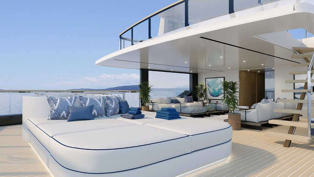Sunbathing area on aft bridge deck