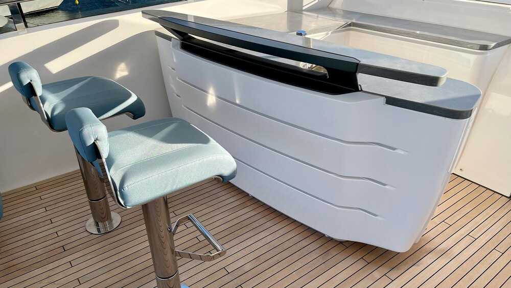 Bar on flybridge