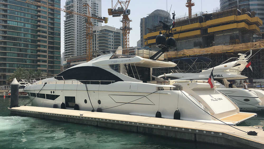 Azimut 77S exterior