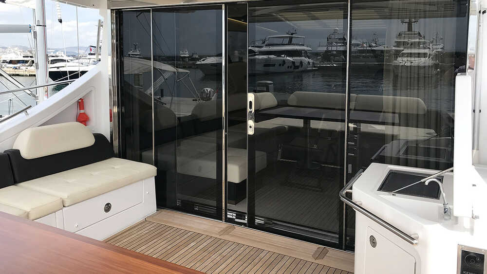 Access to  the salon