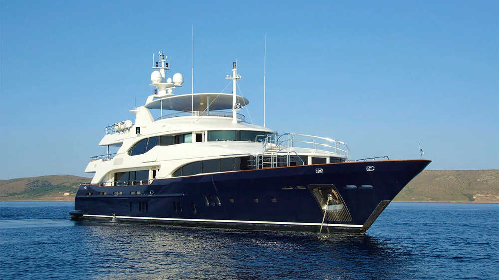 Benetti Vision 145 exterior