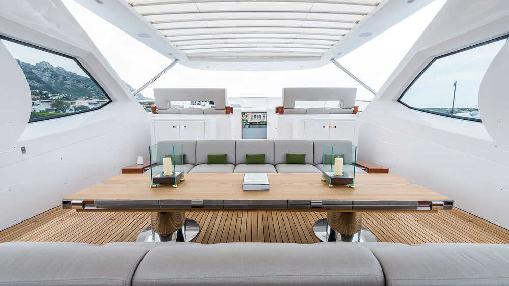 Dining area on flybridge