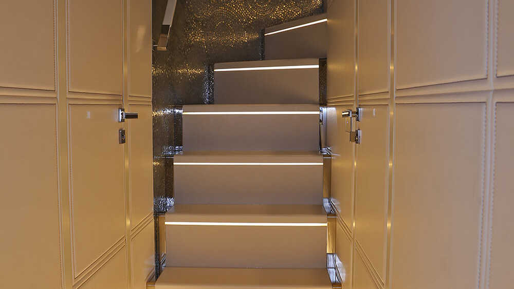 Steps to lower deck 