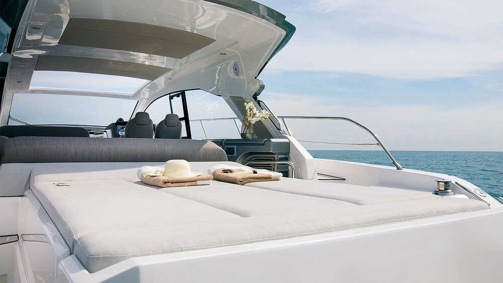 Sunbathing area on aft deck
