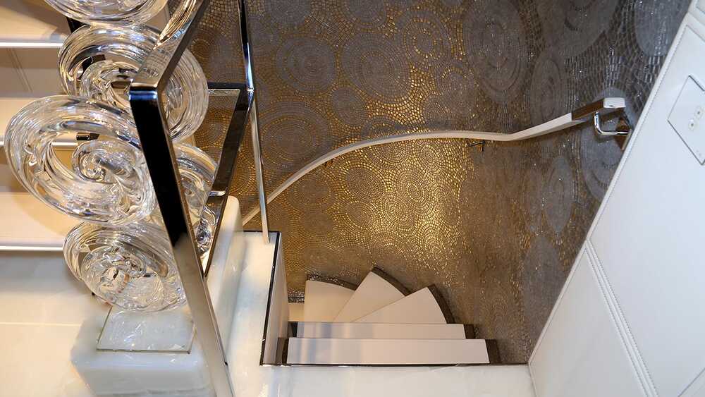 Steps to lower deck