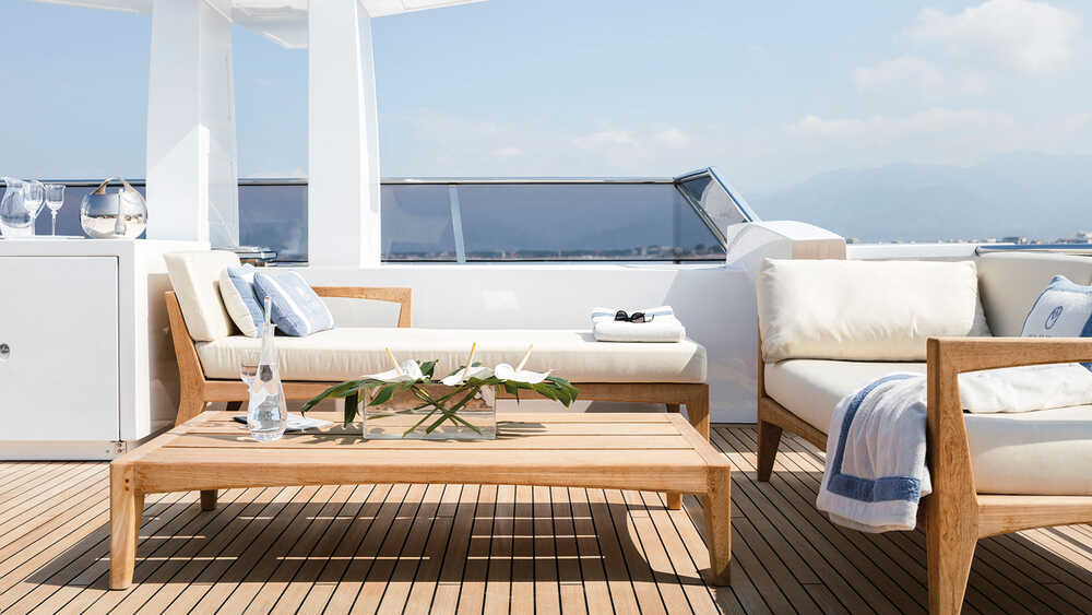 Lounge area on flybridge