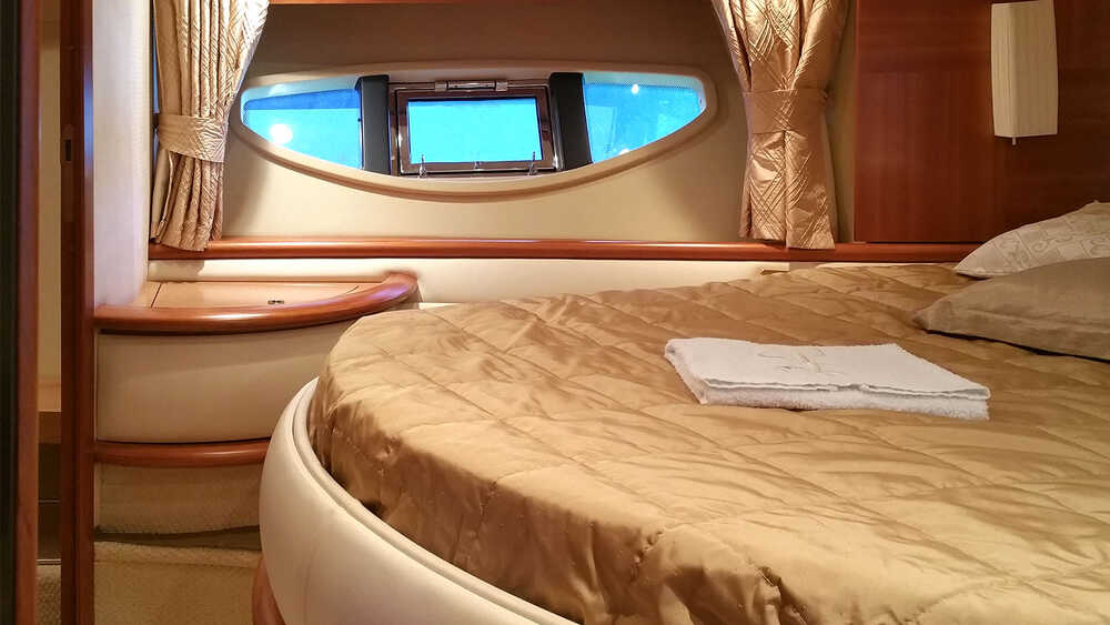Bow VIP cabin