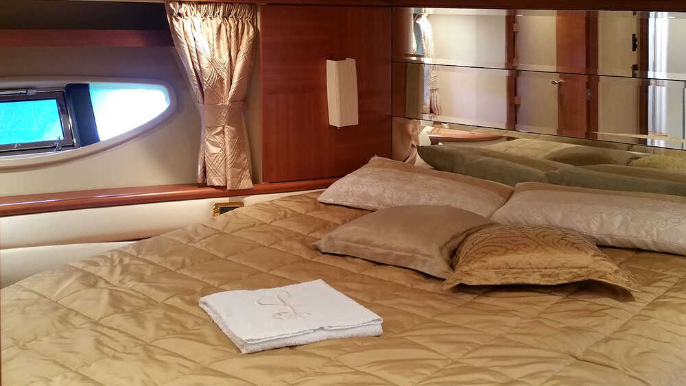 Bow VIP cabin
