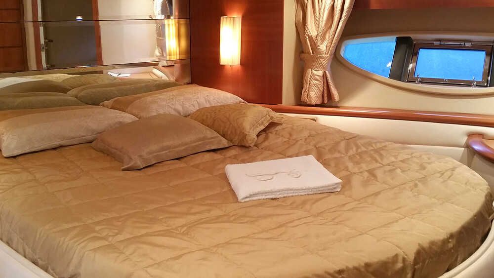 Bow VIP cabin