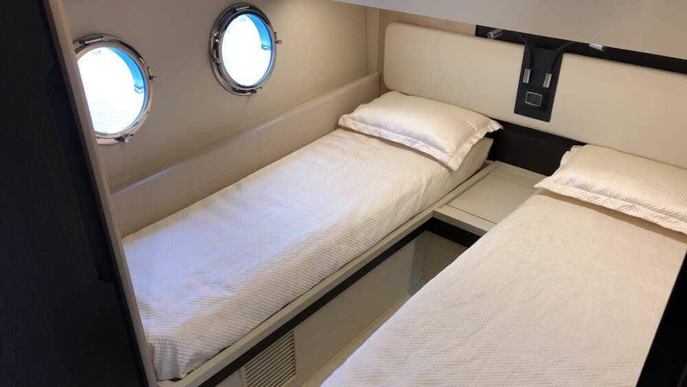 Guest cabin starboard
