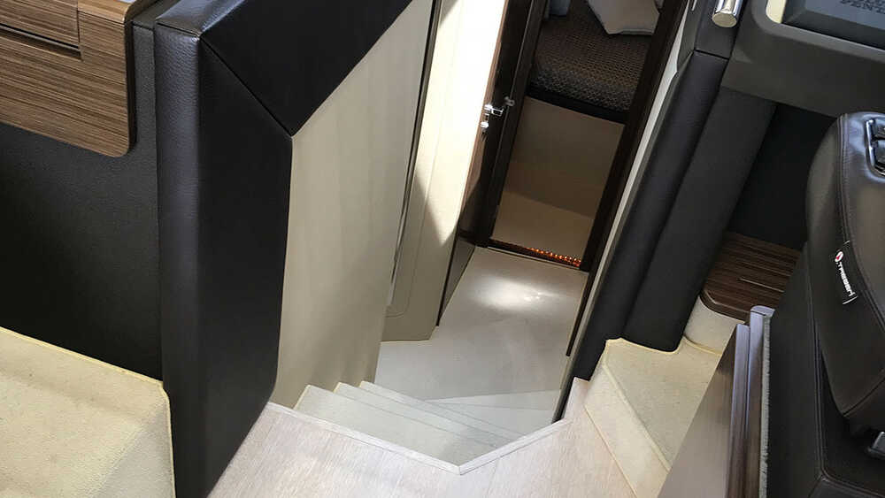 Access to the lower deck