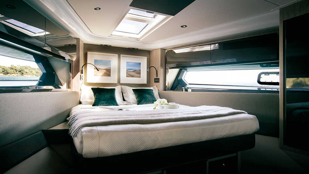 Master Cabin (bow)