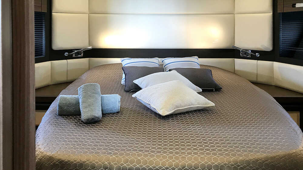 Bow VIP cabin