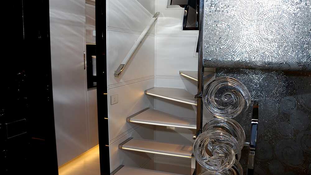 Steps to lower deck 