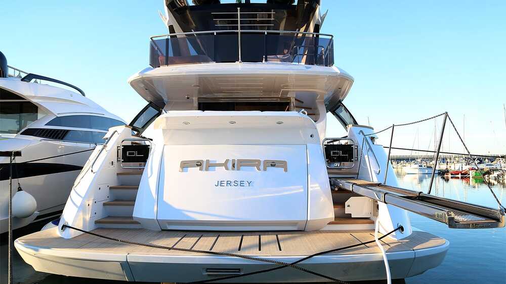 Exterior Dreamline 26m Akira