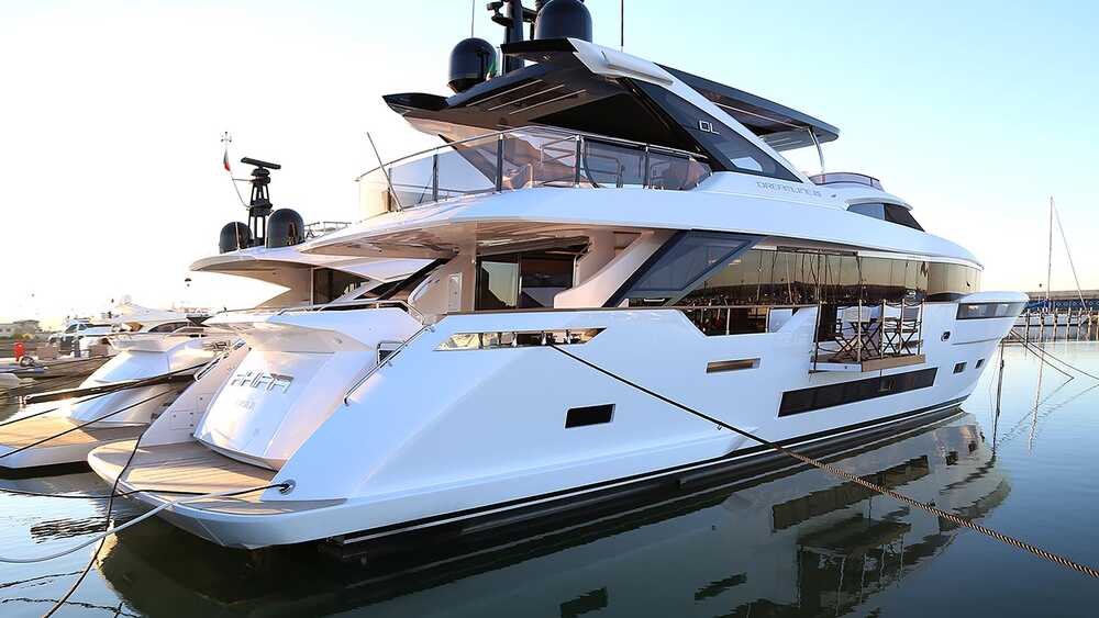 Exterior Dreamline 26m Akira