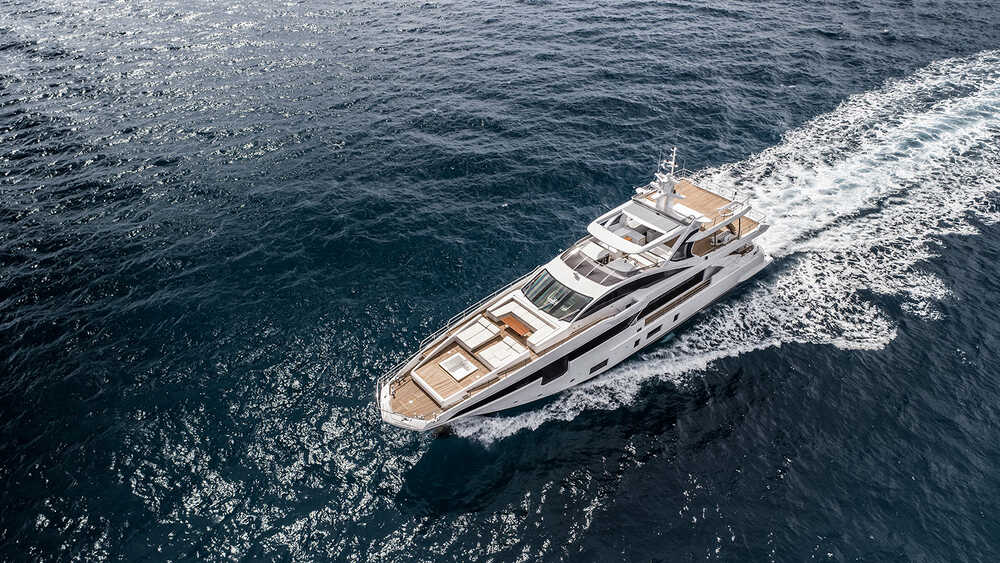 Exterior Azimut Grande 35 METRI