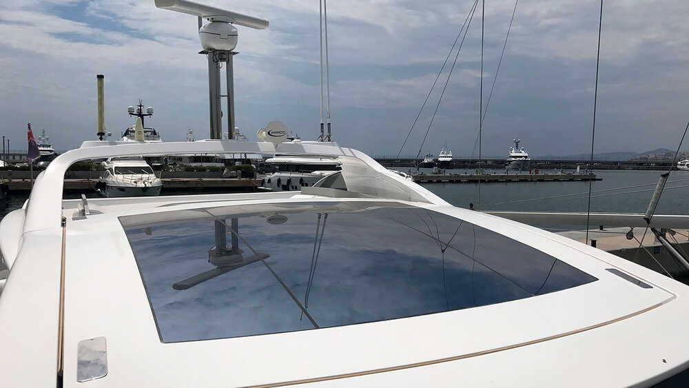 Hardtop with sliding roof in salon