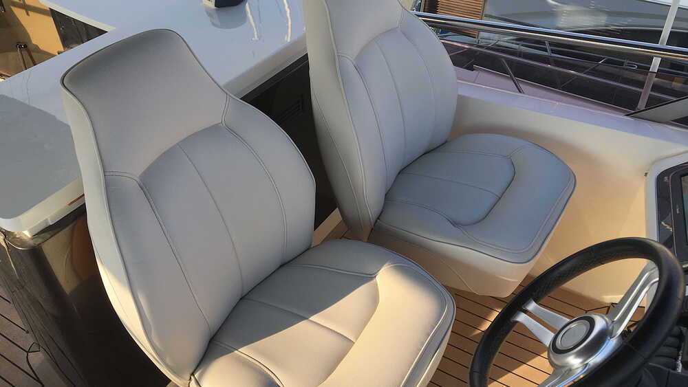 Helm station on flybridge