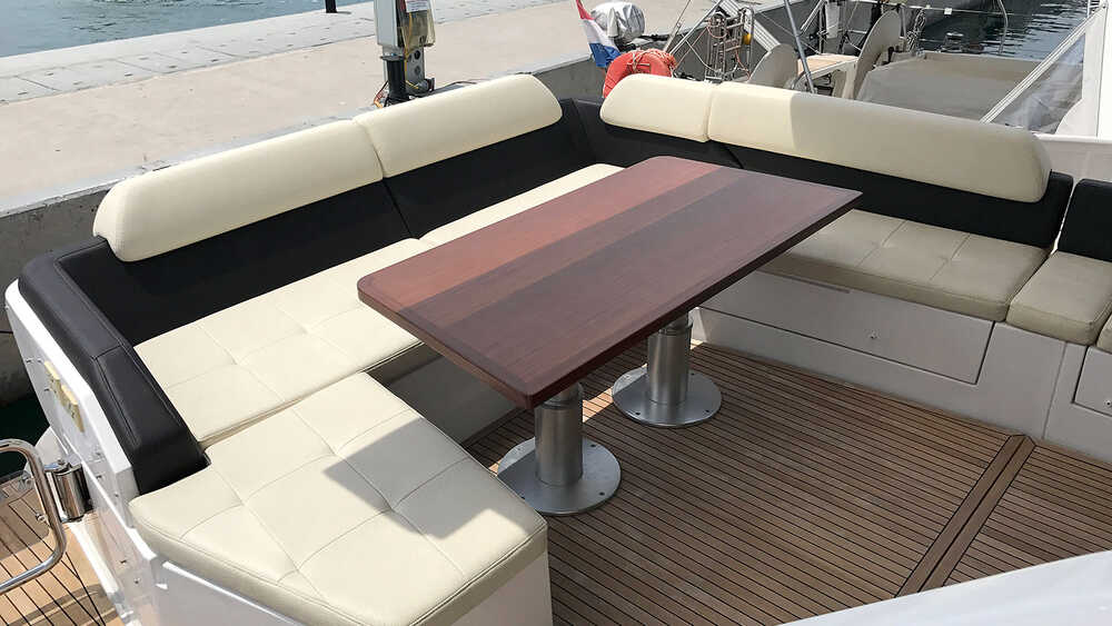 Cockpit table