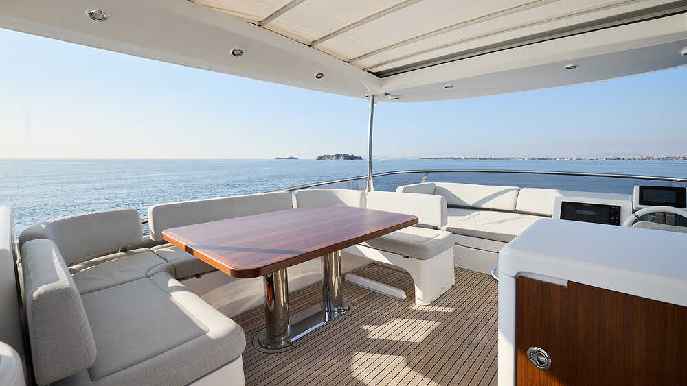 Dining area on flybridge