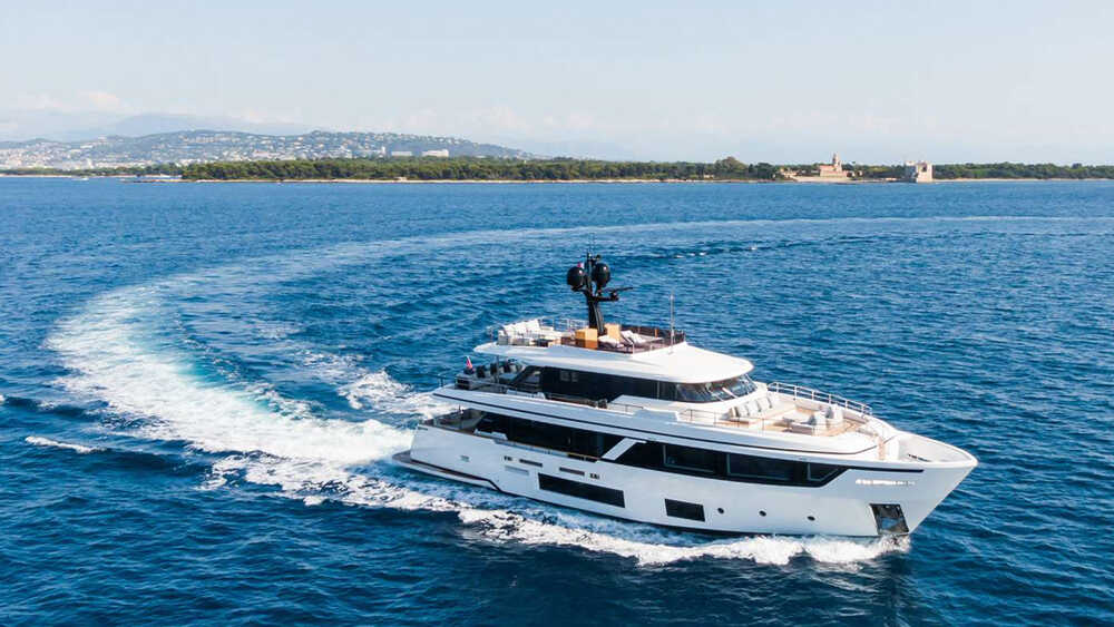 Exterior Custom Line Navetta 30<br/>M/Y MRS G 2021