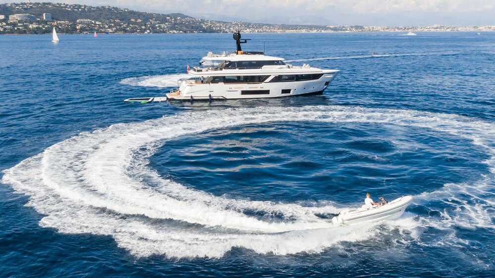 Exterior Custom Line Navetta 30<br/>M/Y MRS G 2021