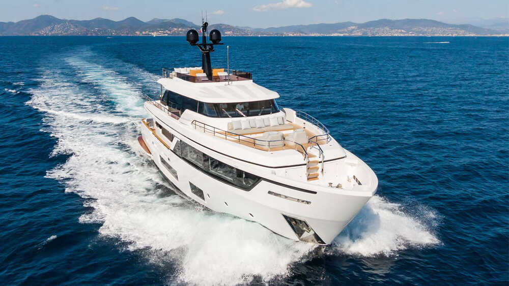 Exterior Custom Line Navetta 30<br/>M/Y MRS G 2021