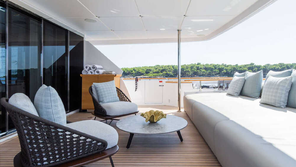 Cockpit on main deck