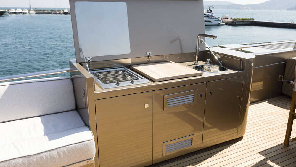 Wet bar on flybridge with BBQ