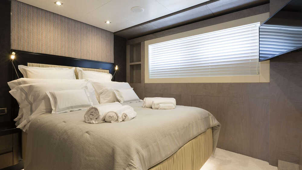 Guest cabin on port side