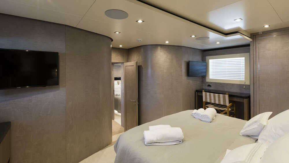 Bow VIP cabin
