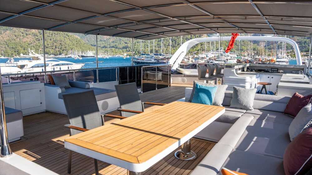 Deck lounge area